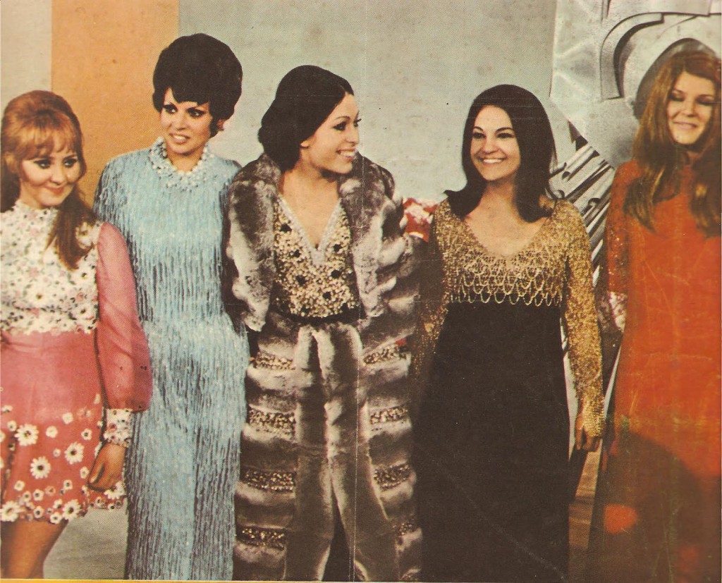 Massiel, ganadora de Eurovisión 1968, junto a las cuatro ganadoras de Eurovisión 1969. 